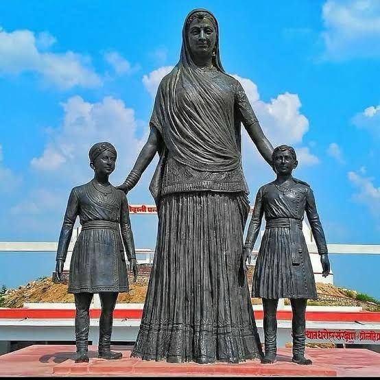 त्याग एवं बलिदान की साक्षात प्रतिमूर्ति मां पन्ना धाय जी की जन्म जयंती पर उन्हें नमन। मातृभूमि के स्वाभिमान की रक्षा के लिए अपने पुत्र के प्राण न्योछावर करने वाली मां पन्ना धाय जी की देशभक्ति की यह गाथा सदा अमर रहेगी।

#PannaDhai