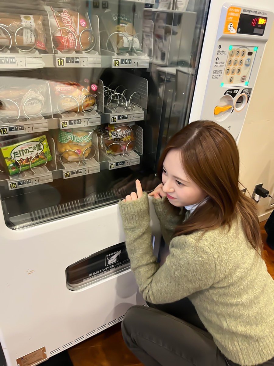 MASHIRORADIO's tweet photo. ／
　📻MASHIROのRISE UP RADIO
　🕘本日21時より放送
 ＼

今回のテーマは「自動販売機」🧃
進化が止まらない自動販売機の世界をMASHIROさんと勉強しましょう✍️

■こちらから聴けます📻
https://t.co/f2Cnq9chjh

#MASHIRORADIO #MADEIN #MASHIRO #메이딘 https://t.co/4Hguzked7j