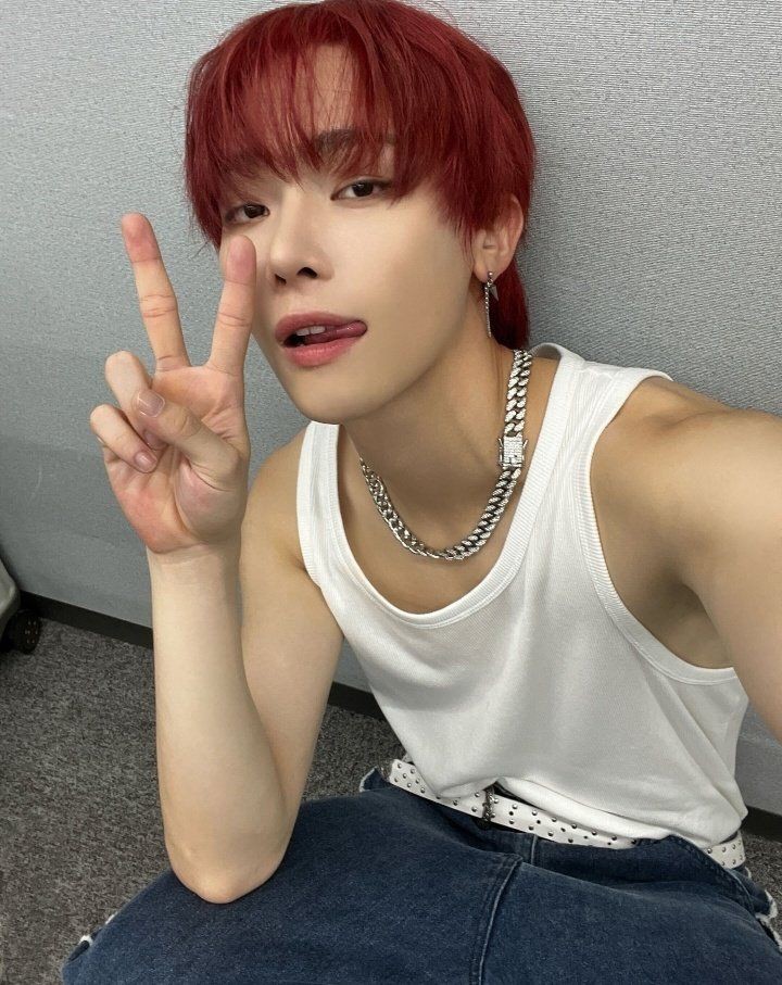 se isso passar por sua tml, complete.

apelido: kennedy
idade: 19
sexualidade: gabriel medina
status: on?
cor favorita: azul/vermelho
comida favorita: bolinho de caranguejo
bebida favorita: pepsi
filme/série favorita: the rookie/911