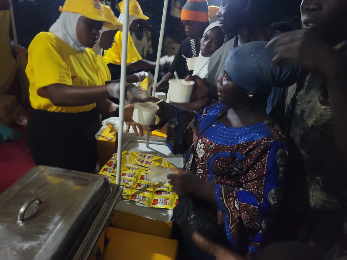 selinamedels's tweet photo. The Iftar at the National Mosque, Abuja, was a truly uplifting experience! From heartfelt prayers to shared meals, every moment was filled with warmth and unity. @3crownsmilk made this Ramadan even more special! #ThreeCrowns #TCDeedsBeyondMeasure https://t.co/Fp0s7JHCwM