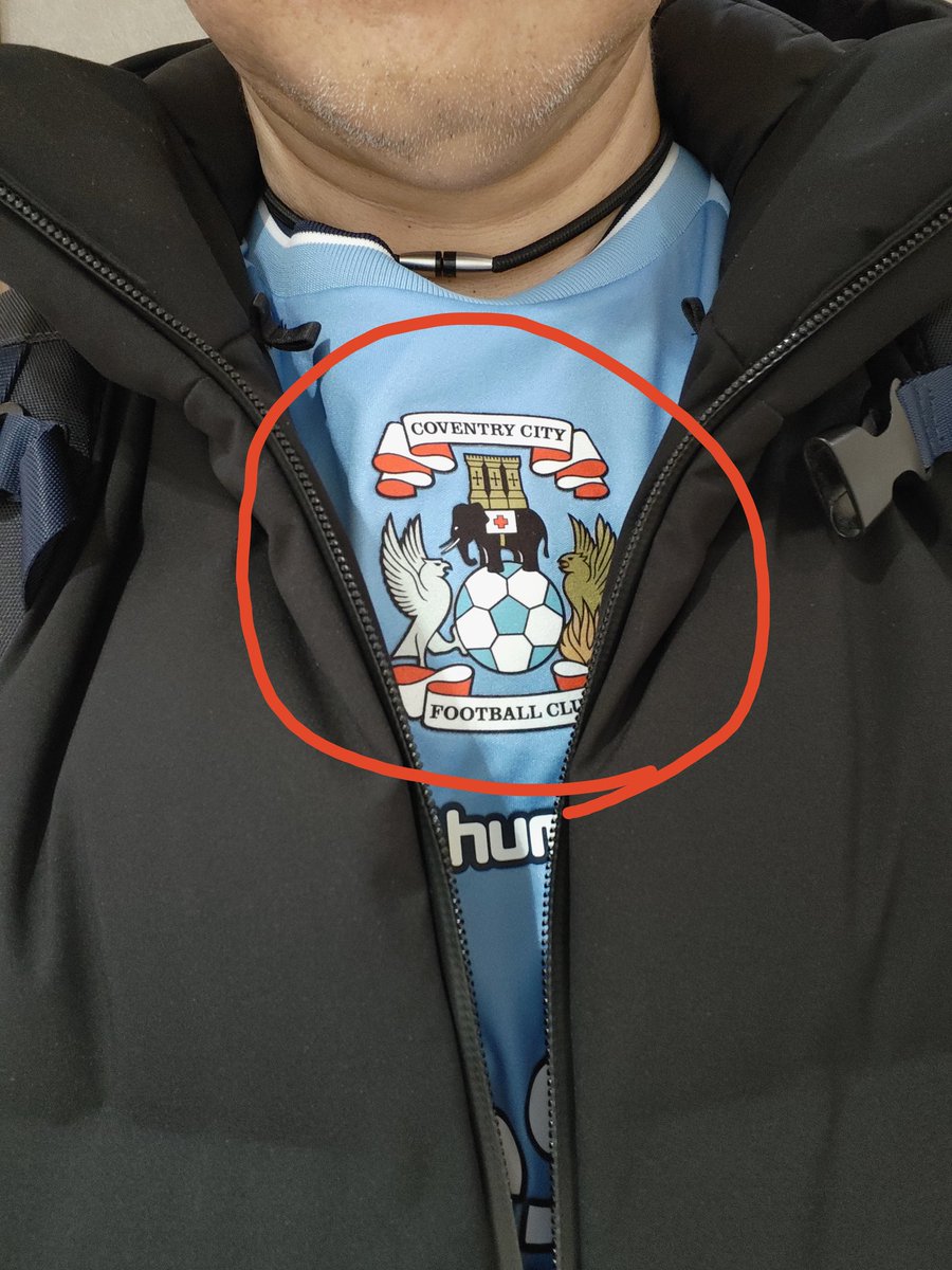 ccfc1987's tweet photo. It's a little insane to bump into the guys from Coventry in Osaka, Japan but I know it's even more insane for them to bump into Japanese guy wearing Cov kit😂 Thank god they spotted the crest👀🦅🩵 #PUSB https://t.co/EW3AXZf9lL