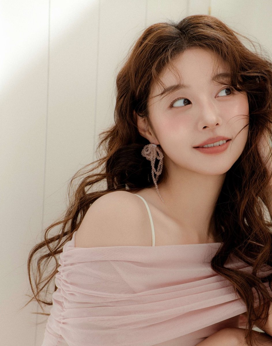 I love Youjin with curly hair omg she looks gorgeous!💖 #singlesinferno4