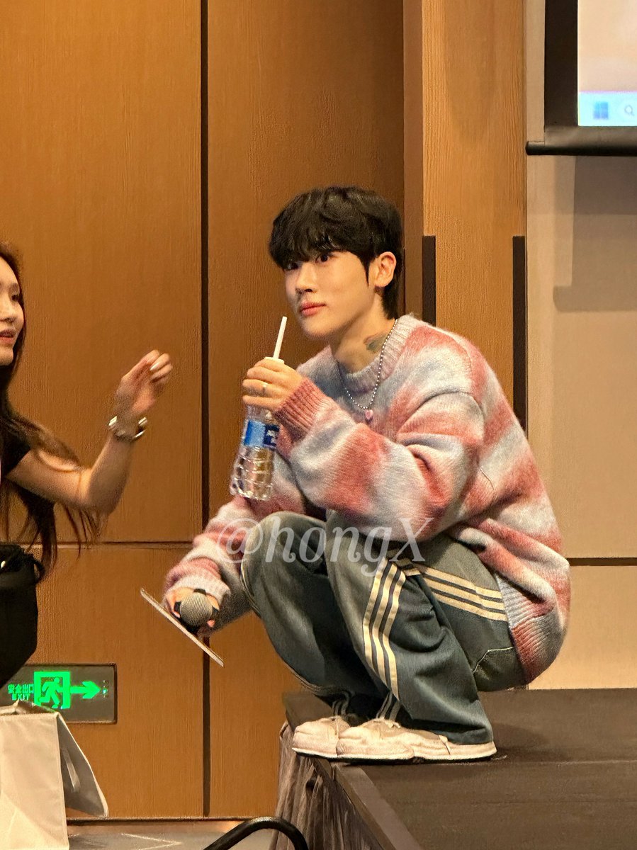 hongXx_'s tweet photo. https://t.co/Ugy8ZrBn7f