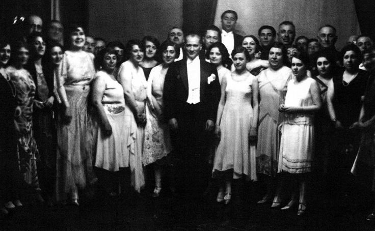"Dünya yüzünde gördüğümüz her şey kadının eseridir."

8 Mart Dünya Kadınlar Günü kutlu olsun.