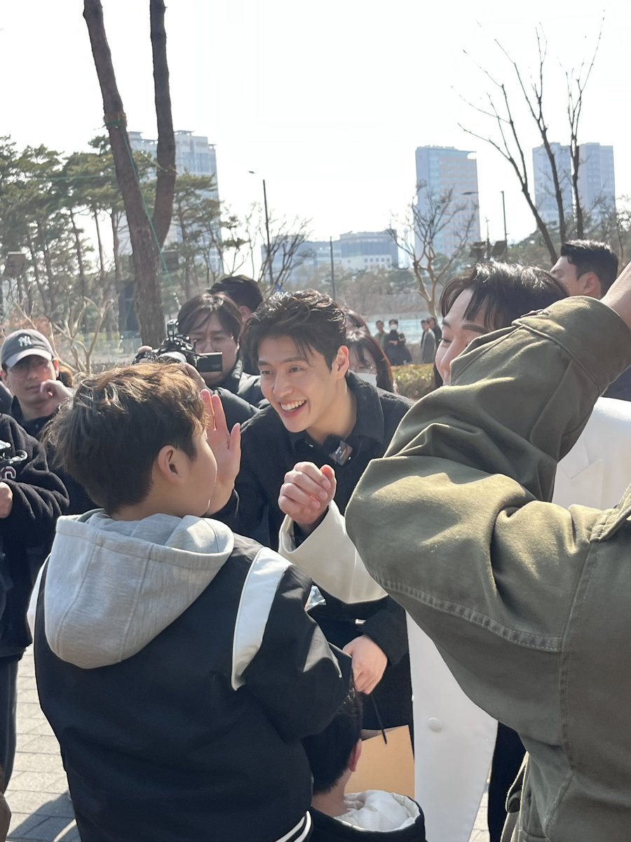 won_nkl's tweet photo. 실시간 강하늘 본 썰 푼다
강하늘 연기에다 얼굴천재임;
기럭지 등빨 얼굴 선 다 다 도라서 지금 치인듯;
스트리밍 무대인사 다뛰어봐야겟음
영화 잘 되서 무인 오래해줘라 강스카이 https://t.co/XloExIKJtB