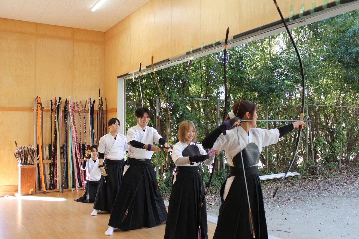 nmkyudo's tweet photo. こんにちは！長医弓道部です！
今日は一般入試の合格発表日ですね！
合格された皆さん、おめでとうございます✨㊗️
弓道部では、新歓の情報を随時をこのアカウントとインスタ（プロフ欄に載せてます）で発信していきます！医学科・保健学科ともに部員募集中です！ https://t.co/vcmsBFxxM4