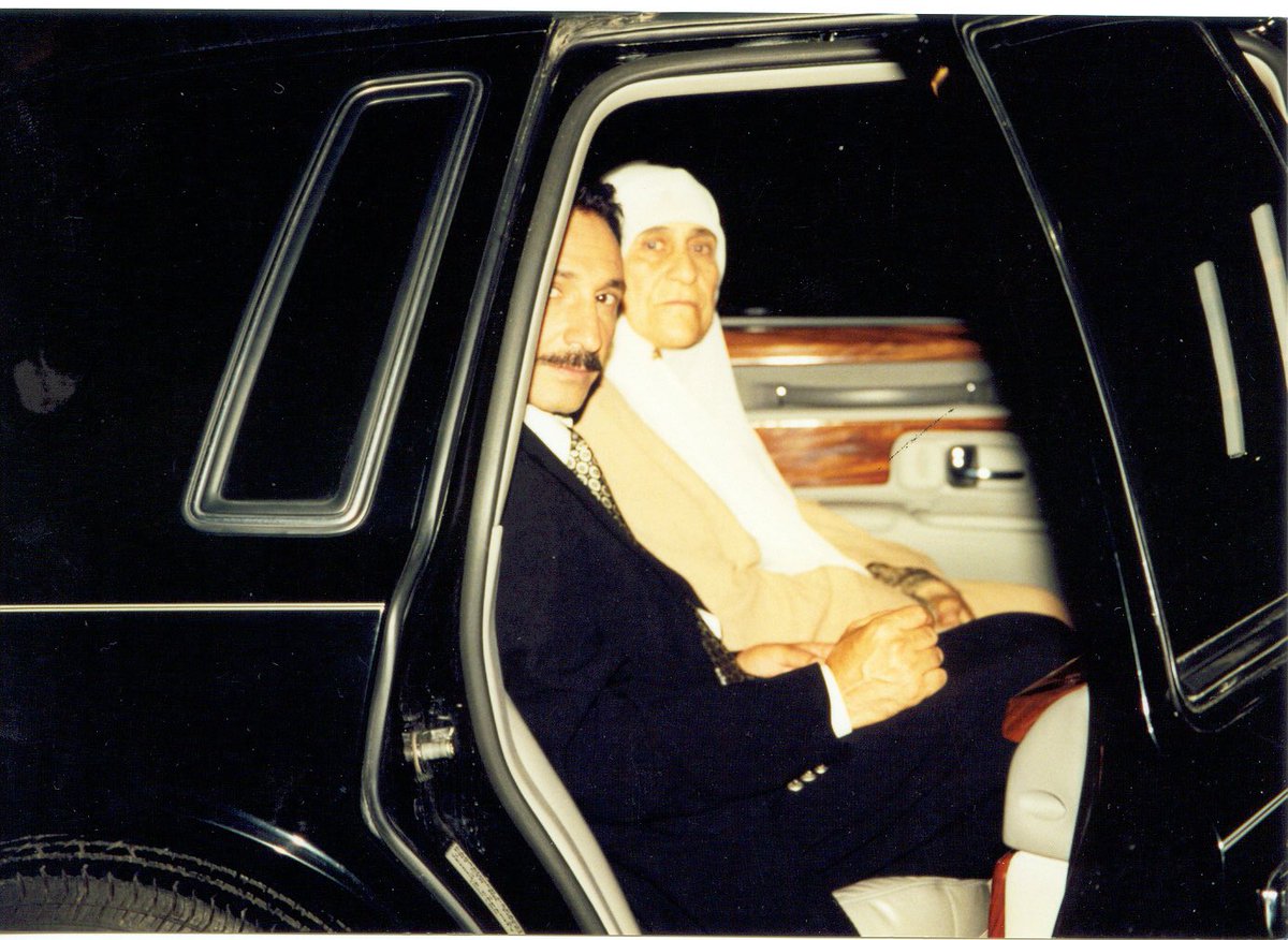 Annemi kaybettiğimde en zor şey, onun yaşadığı evi boşaltmaktı. O eşiği geçmek, eşyalarına dokunmak, nefes aldığı odalara yeniden bakmak… Bana çok zor geldi. Ayaklarım o eve gitmeye varmadı, yüreğim dayanmadı. Kapısından bile geçemedim.

Annem, hayatı boyunca hep paylaşmayı