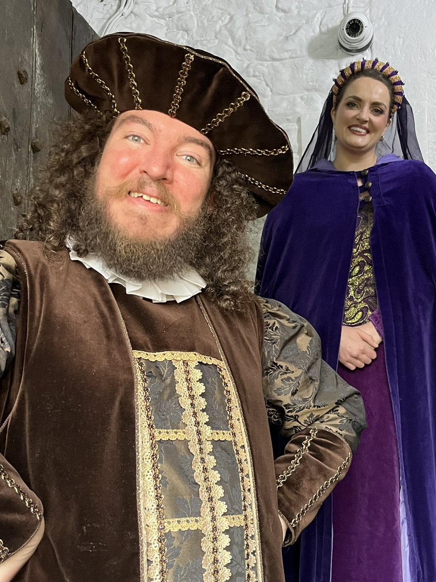 AzorcanTours's tweet image. Evening medieval banquet at Bunratty Castle &amp;amp; Folk Park in #Ireland with our college group.
They put in a great show. 
#azorcan #azorcantours
@AzorcanTours