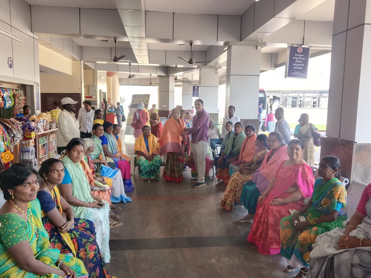 DMHSBDDEPOT's tweet photo. Good morning sir,
Felicitated Loyal commuters and women employees of HSBD depot at Bustand in the event of World Womens Day celeberations pl. https://t.co/JxaE3kRE80