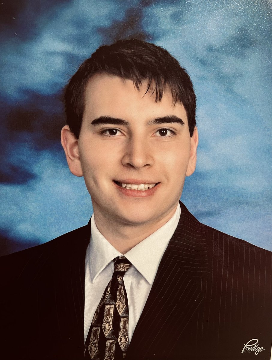 Amy_E_Norman's tweet photo. Itโs getting real! @LNHSwildcats @ @LCHSBears graduation is just 3 months away! Senior portraits just came in. J got accepted to Welding School. #timeflies #proudmom #LTPride #HSgraduation @Isaac_with_2As ๐๐ง๐ฝโ๐ https://t.co/oQnj3ohPia