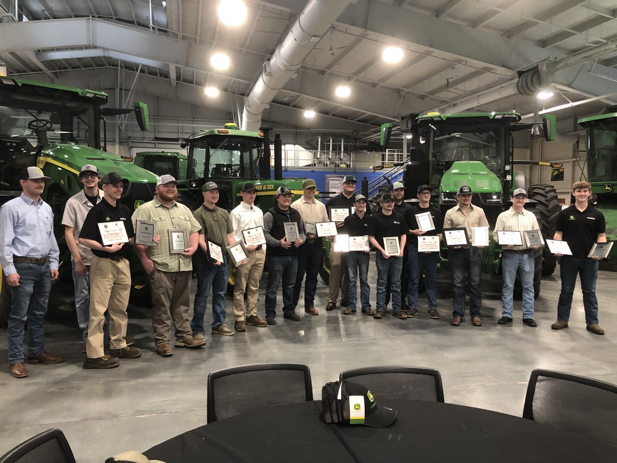 A big congratulations to Nathan, who graduated today from the John Deere TECH program at Vincennes University! 🥳🎓