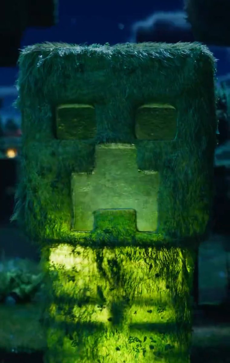 TheCulturalBase's tweet photo. First look at the chicken and creeper in the 'MINECRAFT' live-action movie have been revealed. https://t.co/Lwx2CtJqAU