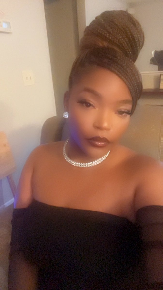 __PrettyyDee__'s tweet photo. It’s been a while hey twitter 💕😘 https://t.co/aOlgdYF2JC