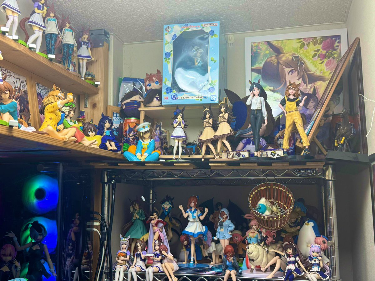fallena48079185's tweet photo. pc部屋のプライズのウマ娘フィギュア置くところがもうない…
オンクレで取ったCBも届くし
マンカフェも今月出るし
ウマ娘以外のフィギュア整理せんといかんな https://t.co/Tv3sIRq3G7