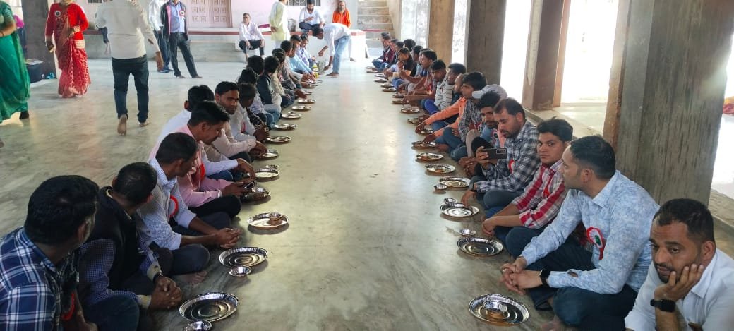 Gagan4daiya's tweet photo. सांगलिया धूणी जाकर युवा मित्रो ने अपनी पीड़ा जाहिर की और जल्द बहाली हेतु अरदास की #युवा_मित्रो ने
@BhajanlalBjp सरकार जल्दी #युवा_मित्रों_को_अटल_प्रेरक_बनाओ ओर रोजगार दो।
गरीब युवा मित्रो की पीड़ा को समझो और जल्द ही बहाल करो!
@RajCMO  युवाओं को क्यों अग्नि परीक्षा के रहे हो! https://t.co/wkwNDhEboc