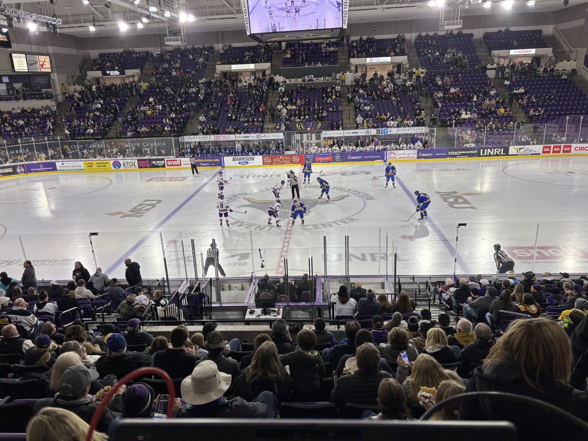 PaulAllan5's tweet photo. Minnesota State leading Lake Superior State 2-1 after 40 minutes here in the #KeyCity. First round of the @CCHAHockey playoffs. #HornsUp https://t.co/0N2TAPm1bq