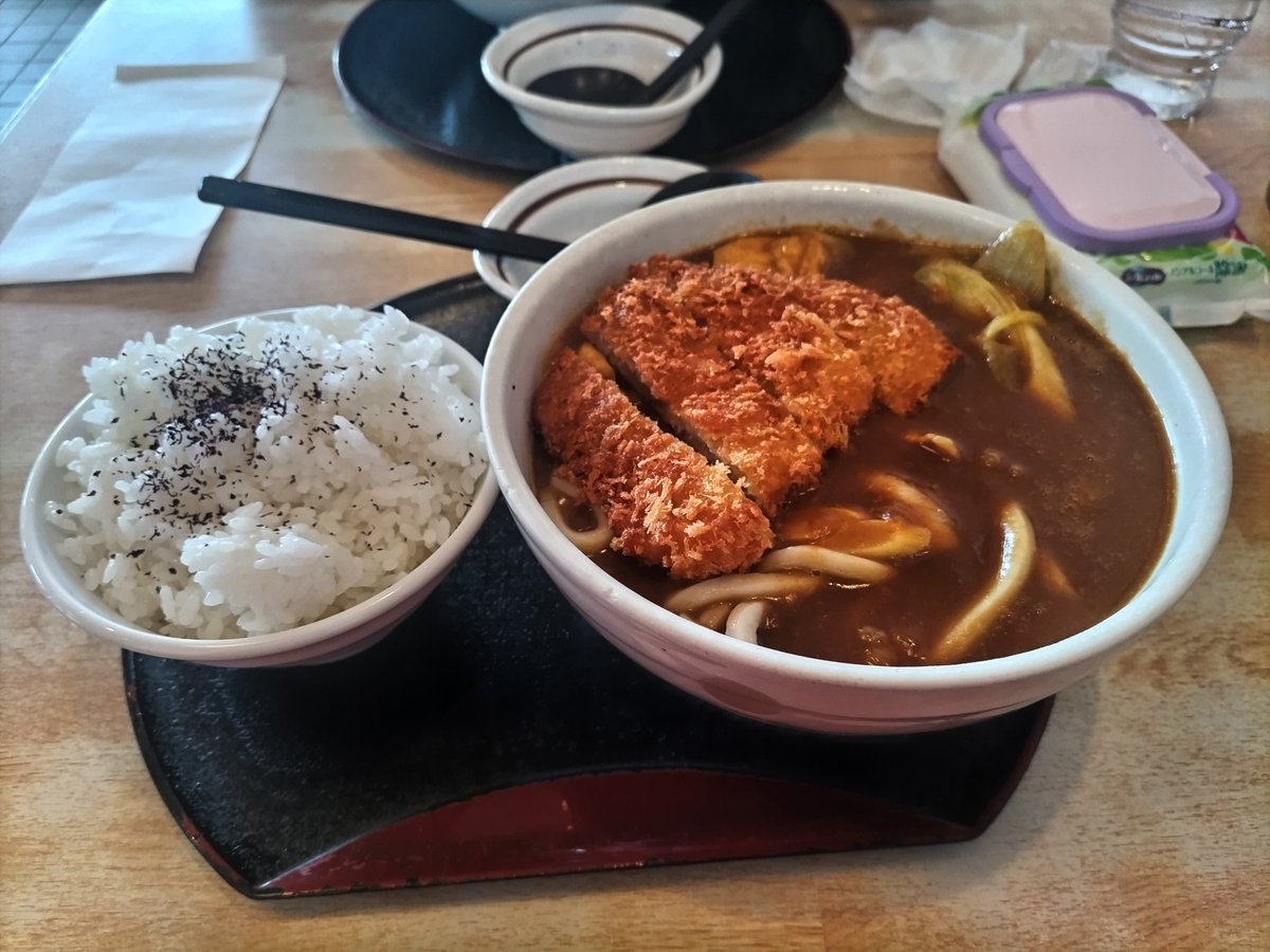 今日もカツカレーうどん。寒い日にはたまらん☺