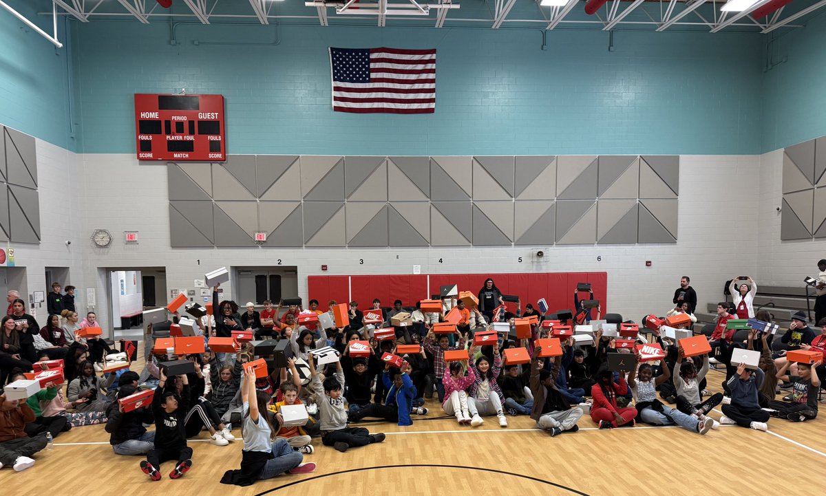 fcsdathletics's tweet image. A great afternoon of serving at Central Elementary as our student-athletes assisted @Shoesforsuccess surprise and deliver brand new Nike shoes to our Fifth Graders!

#FairfieldPride #OneTribe