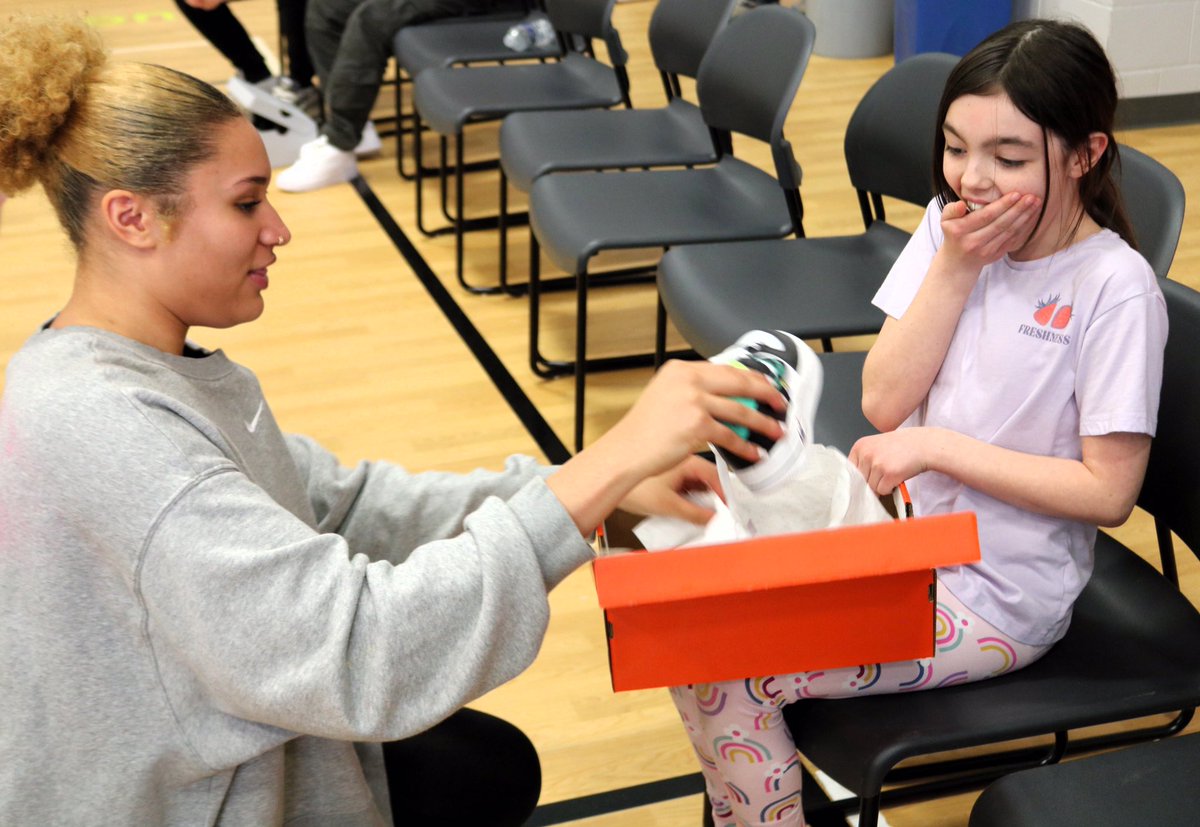 fcsdathletics's tweet image. A great afternoon of serving at Central Elementary as our student-athletes assisted @Shoesforsuccess surprise and deliver brand new Nike shoes to our Fifth Graders!

#FairfieldPride #OneTribe