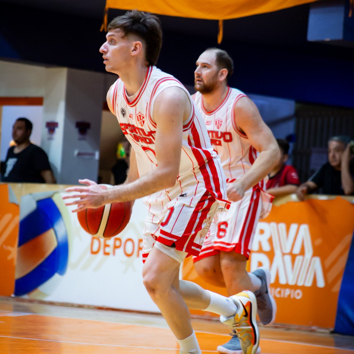 🎟 ¡Pasaje para <a href="/CSSbasquet/">Sportivo Suardi 🏀</a> SIN ESCALA a cuartos de final! Le ganó a <a href="/rivadaviabasket/">Rivadavia Básquet</a> por 80-73 y aseguró su lugar en la primera ubicación de la Conferencia Norte A.

📊 G. Francese (R): 10 puntos
📊 H. Rigada (S): 15 puntos

📎 Estadísticas completas: estadisticascabb.gesdeportiva.es/partido/TDv617…
