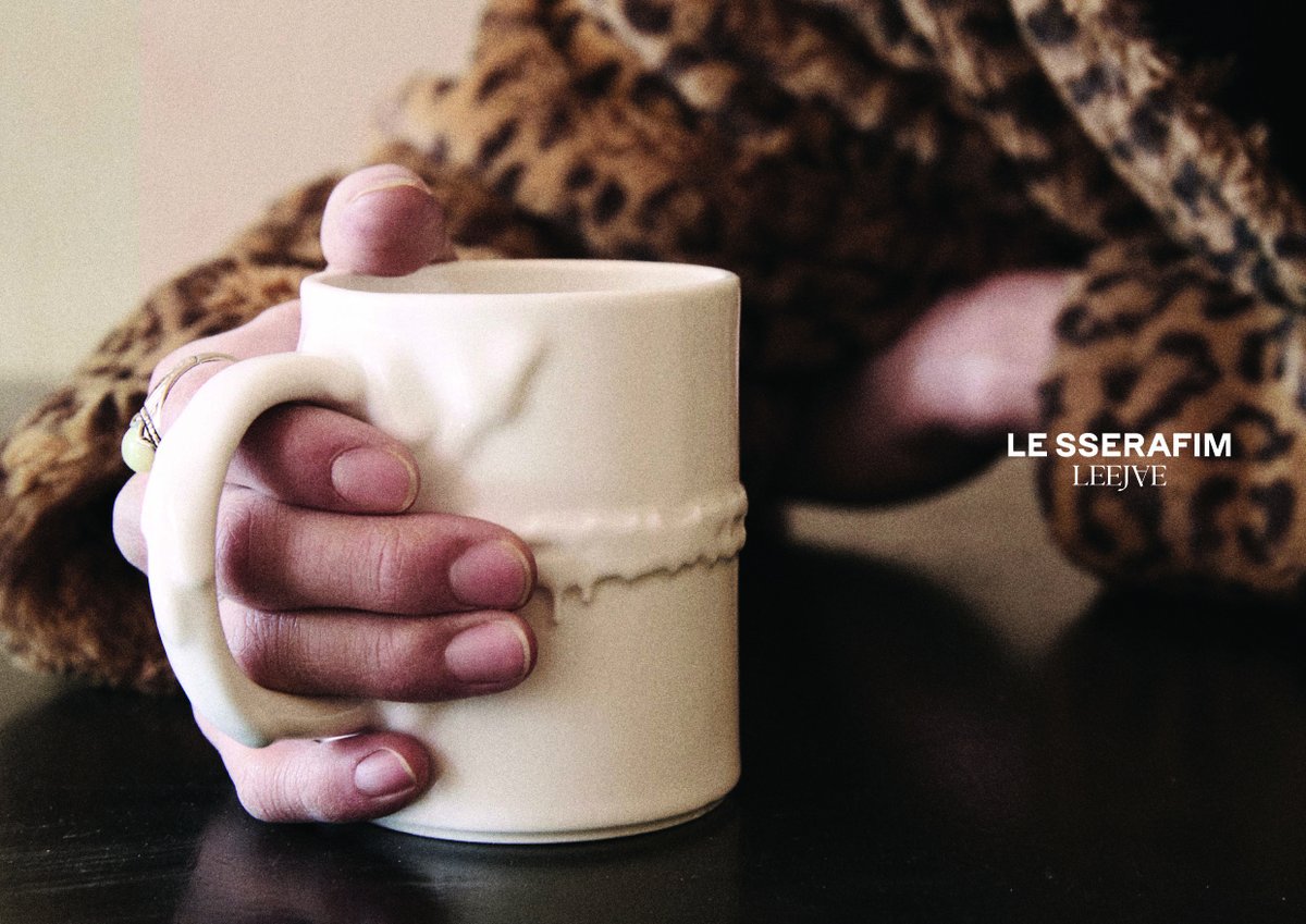 HYBE_MERCH's tweet photo. LE SSERAFIM X LEEJAE Collab Merch.  

[OFF-LINE]
📆 2025. 03. 14 - 2025. 03. 23
🏠 LE SSERAFIM 2025 S/S POP UP - THE HOT HOUSE
📍 서울 성동구 뚝섬로17길 35 

📆 2025. 03. 17 - 2025. 03. 30
🏠 LE SSERAFIM 2025 S/S POP UP IN TOKYO - THE HOT HOUSE
📍 9TH SY BLD.6-23-3 Jingumae, Shibuya-ku, Tokyo, Japan

[ON-LINE]
📆 2025. 03. 25 11:00 (KST)
🌐 @weverseshop, LEEJAE

※ LE SSERAFIM Brand Merch. & Collab Merch.가 함께 연출 된 화보로 각 머치별 품목은 3/10(월)에 별도 안내 예정입니다. 

#LE_SSERAFIM #르세라핌 
#LEEJAE #리이제
#2025_SS_POPUP #THE_HOT_HOUSE
#POPUP #팝업