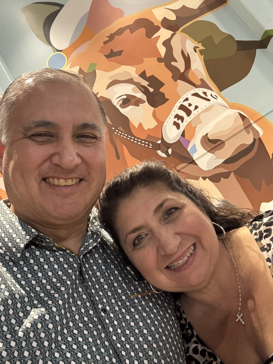 HGUEVARAJR's tweet photo. Date night with the Sweetheart.  Kicking off Spring Break with a Rod Stewart concert in Austin! https://t.co/2VVVbbiAye