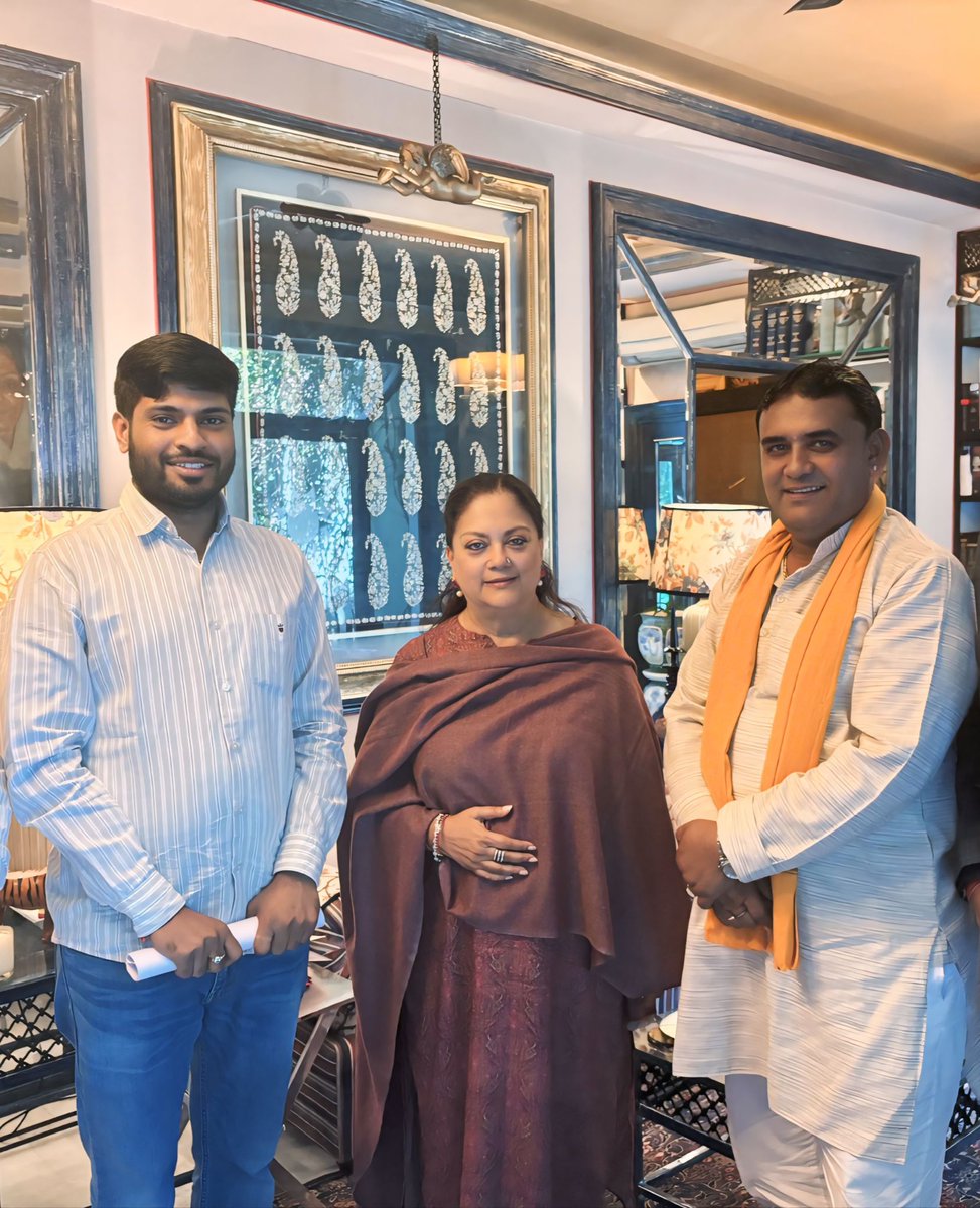 राजस्थान के जन-जन की लोकप्रिय नेता, पूर्व यशश्वी मुख्यमंत्री, <a href="/BJP4India/">BJP</a> की राष्ट्रीय उपाध्यक्ष और महिला सशक्तिकरण की सशक्त पहचान श्रीमती <a href="/VasundharaBJP/">Vasundhara Raje</a> जी को जन्मदिन की आत्मीय बधाई और अशेष शुभकामनाएं।

ईश्वर से आपके सुस्वाथ्य-सुदीर्घ-सुमंगल जीवन की कामना करता हूँ। <a href="/JabbarMla/">MLA Jabbar Singh Sankhla</a>