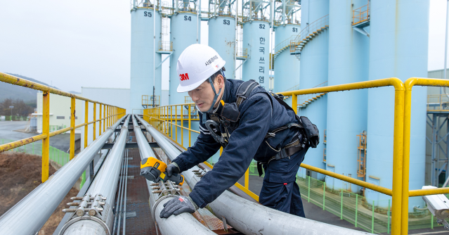 The 3M 2025 State of Science Insights reveals a global sense of optimism! From mobility and work to safety and the energy economy, people around the world trust that science holds the key to transformative solutions. Discover this year's key findings #3Mer bit.ly/3DAMCiB