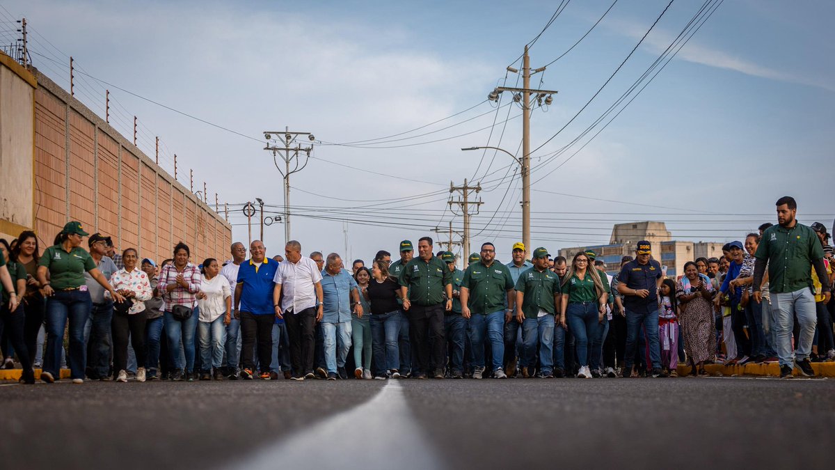IMA - Maracaibo (@imamaracaibo_) on Twitter photo ¡Vialidad renovada en Maracaibo!
Desde <a href="/mcboalcaldia/">Alcaldía de Maracaibo</a> entregamos un kilómetro de asfaltado en el corredor vial Amparo, desde la clínica Sagrada Familia hasta Paga Poco. ¡Más de 7.000 personas beneficiadas! ¡Vialidad renovada en Maracaibo!
Desde <a href="/mcboalcaldia/">Alcaldía de Maracaibo</a> entregamos un kilómetro de asfaltado en el corredor vial Amparo, desde la clínica Sagrada Familia hasta Paga Poco. ¡Más de 7.000 personas beneficiadas!