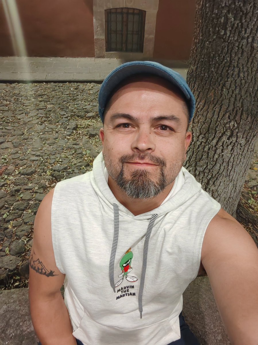 Noches morelianas... Abrazo y que todo fluya a tu favor...