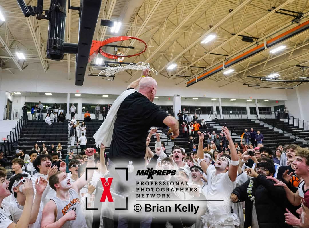 Bk99photography's tweet photo. Newton North Boys varsity basketball defeats Braintree 48-40 in the MIAA Elite 8 Matchup! Newton North will be moving onto the Final 4 of the MIAA D1 State Tournament. More photos to come soon! https://t.co/wVXxIJRIQk