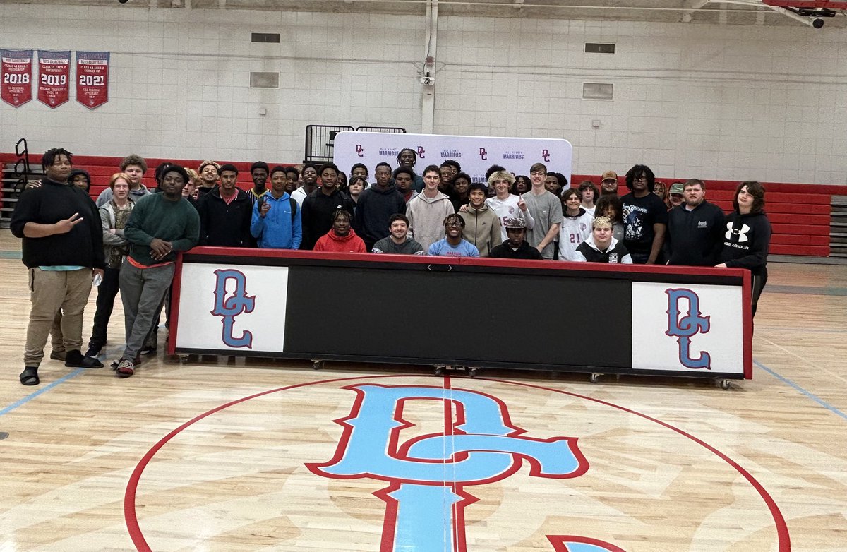 DCHS_tristan's tweet photo. All Glory to God for putting me in the position I’m in today🙏. I’m happy to say I’m committed to the Huntingdon Hawks. This is the next chapter and im ready to face head on💪🏾. @coachHicks_DC https://t.co/4kjKf3MCIA
