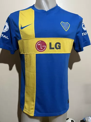 bhleox's tweet photo. @la12tuittera esta podria ser tranquilamente la titular. tendrian que hacer una parecida pero con la franja amarilla para usarla siempre, porque es realmente hermosa.

 Algo como esta pero bien hecha, porque los colores bien claros y el sponsor la cagan https://t.co/1pSsZBAZmt