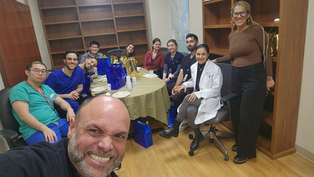 MonteHemeOnc's tweet photo. House staff appreciation day🥳🥳 

Lunch with our program director Dr Gucalp, APD Dr Sharma, and our heme and onc admin staff Lillian Tawana and Harry🥰🥰

Thank you to all the residents and fellows for all that you do!! 
#montefiorehousestaff  #tiramisucake  #goodiebags https://t.co/9qMcPTGbvk