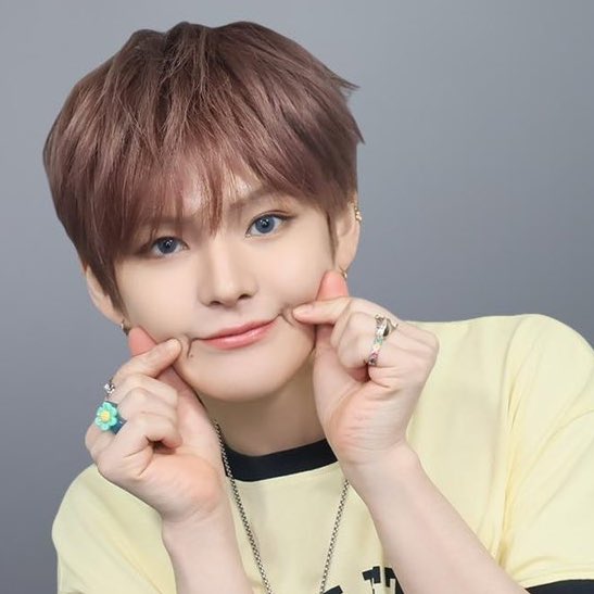 raabit__90's tweet photo. 만두하트를 포토이즘포즈로 하는 남자
이게요시야 푸하하하 https://t.co/asiCFXx54g