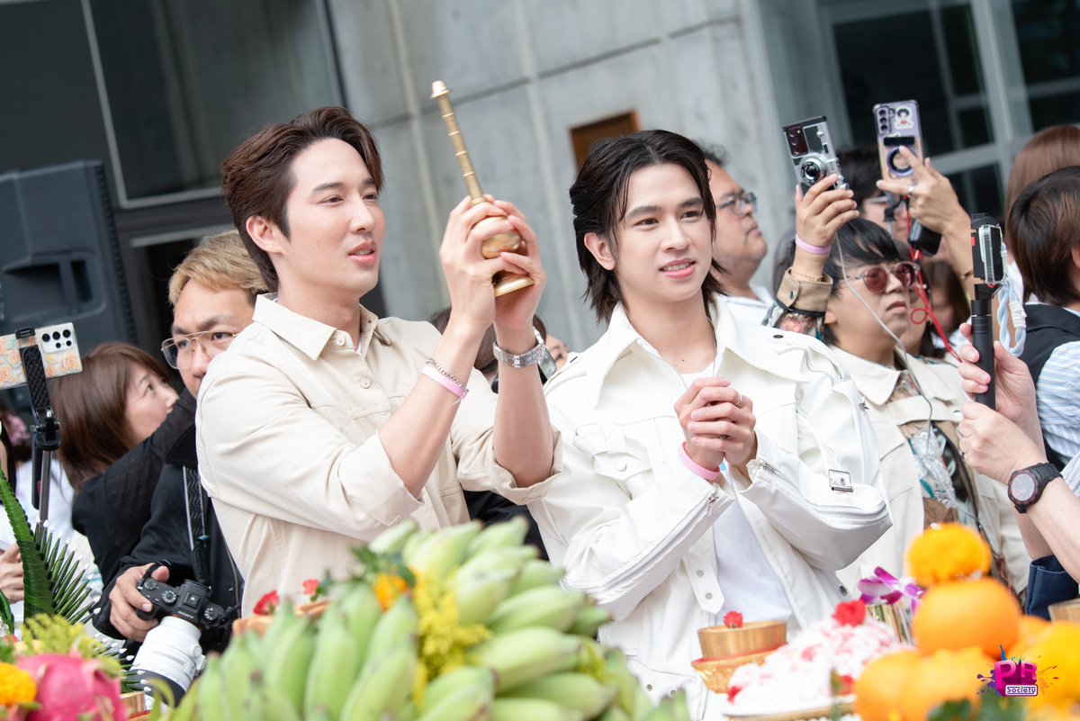PRSocietyNews's tweet photo. ยูโด-ฟลุ้ค กับบรรยากาศพิธีบวงสรวง Dating Game The Series 

#JudoFluke
#judo_tantachj 
#fluke_natouch
#DatingGameTheSeries
#DatingGameFirstMeet 
#DatingGameXJudoFluke https://t.co/MoEB3GtmRj