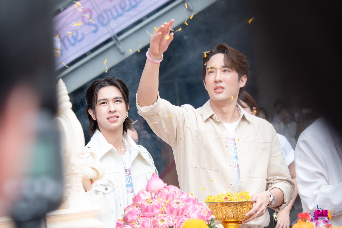 PRSocietyNews's tweet photo. ยูโด-ฟลุ้ค กับบรรยากาศพิธีบวงสรวง Dating Game The Series 

#JudoFluke
#judo_tantachj 
#fluke_natouch
#DatingGameTheSeries
#DatingGameFirstMeet 
#DatingGameXJudoFluke https://t.co/MoEB3GtmRj