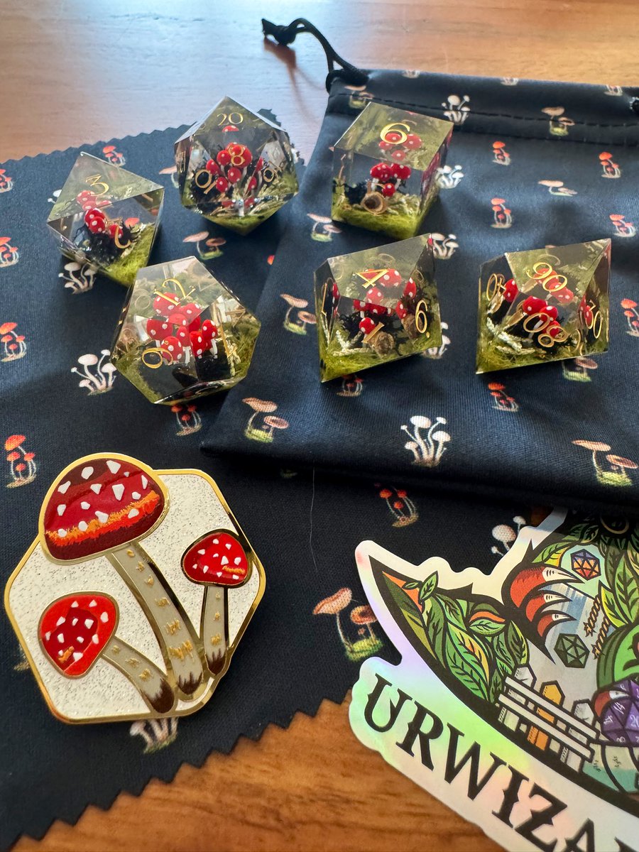 THEY’RE HEREEEE!! 🧚‍♀️ I was stoked to get my first set of DnD dice, and after a few months of considering all the great creators out there, once I saw these … yeah, it was a done deal 

The detail is phenomenal, thank you <a href="/urwizards/">Urwizards</a> 🍄 ✨