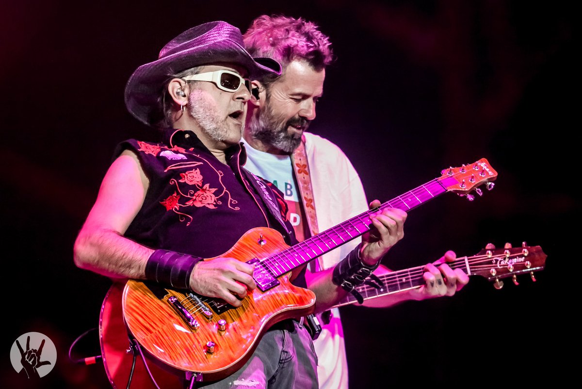 vivelatino's tweet photo. Jarabe de Palo con Pau Donés, #VL17
Para los recuerdos, siempre. https://t.co/a2Py1cHY1K