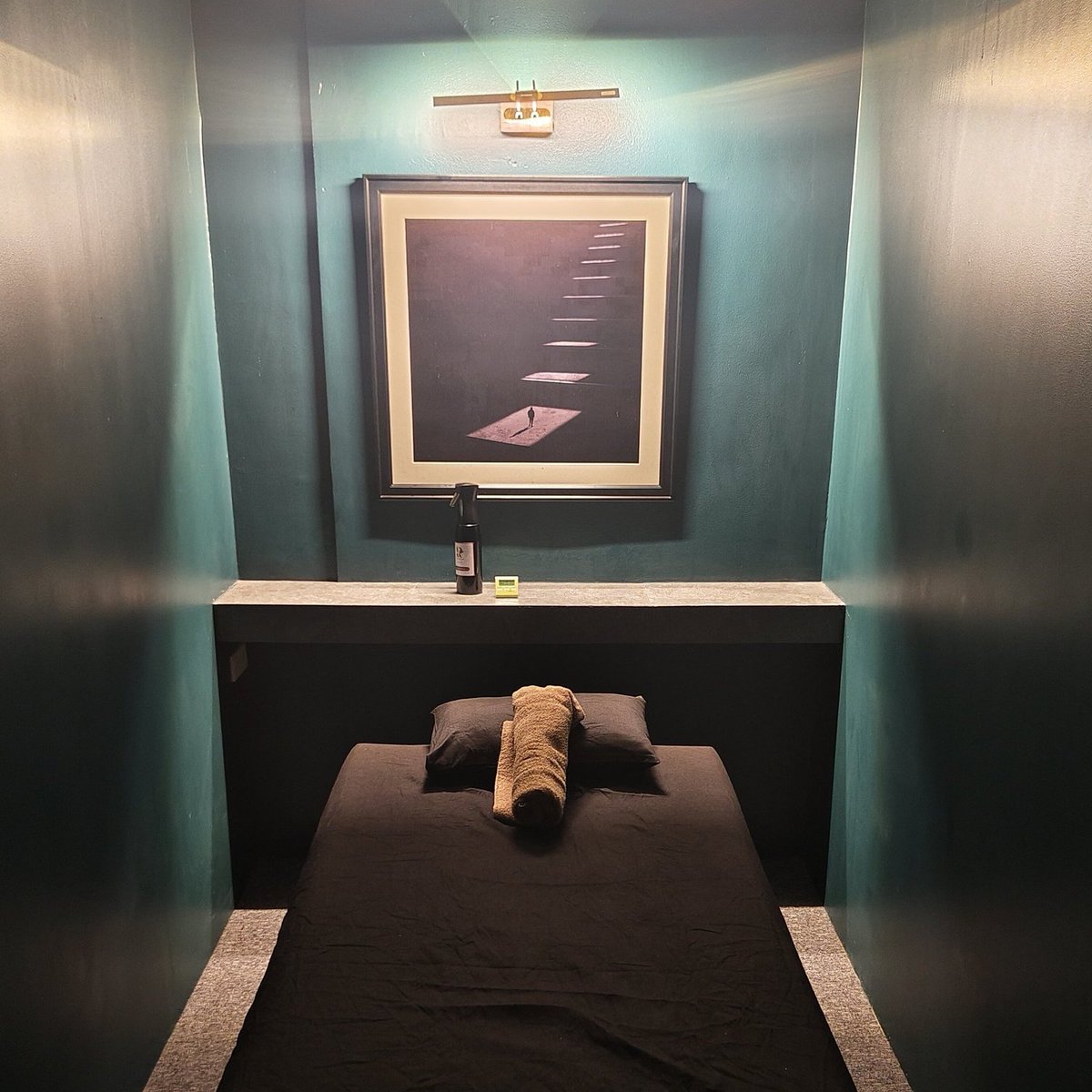 TopKnotcher's tweet photo. R Wellness Hub Spa last night was next level! 😍 Amazing massage, luxurious facilities, and the friendliest staff. The wet area? Let's just say it felt like a very attractive men's beauty pageant! 😂 Highly recommend! #SpaNight #MassageTherapy #LuxurySpa #RWellnessHub https://t.co/2eIltw2BIQ