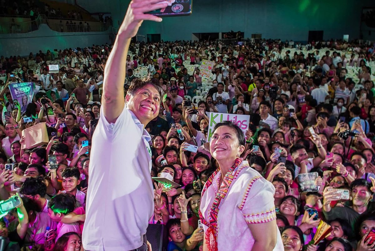 inquirerdotnet's tweet photo. 'LABAN ULIT PARA SA BAYAN' 🩷

LOOK: Former Vice President Leni Robredo shows her support for senatorial candidates Kiko Pangilinan and Bam Aquino during the Kiko-Bam 2025 People’s Campaign Rally in Iloilo City on Thursday, March 6. #VotePH2025

| 📷: Team Bam Aquino Media, Team Kiko, and Arnold Almacen, Robredo

Follow https://t.co/E0yNJSWpUY's election coverage at https://t.co/HUdsxwsVyw