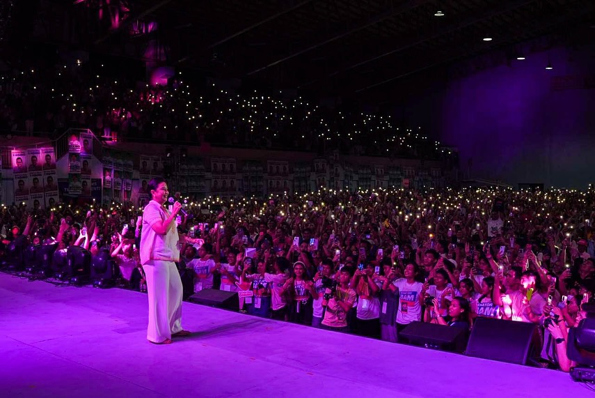 inquirerdotnet's tweet photo. 'LABAN ULIT PARA SA BAYAN' 🩷

LOOK: Former Vice President Leni Robredo shows her support for senatorial candidates Kiko Pangilinan and Bam Aquino during the Kiko-Bam 2025 People’s Campaign Rally in Iloilo City on Thursday, March 6. #VotePH2025

| 📷: Team Bam Aquino Media, Team Kiko, and Arnold Almacen, Robredo

Follow https://t.co/E0yNJSWpUY's election coverage at https://t.co/HUdsxwsVyw
