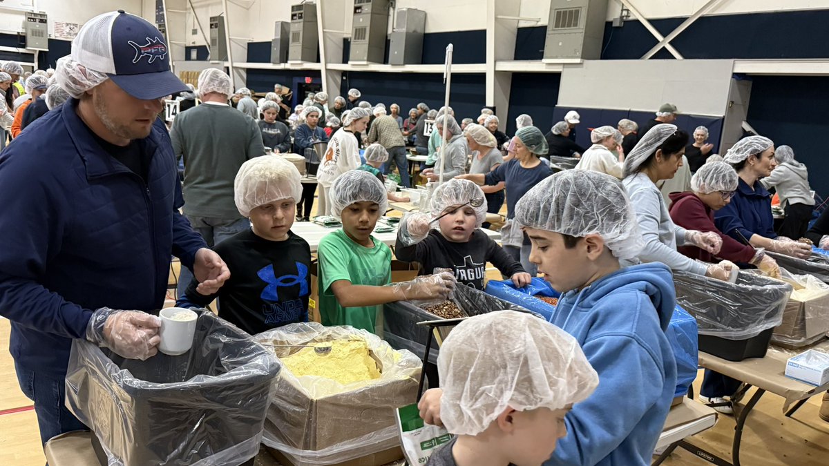 Some of our #JenksRDR students and families had an amazing time packing meals for <a href="/FeedtheHunger/">Feed the Hunger</a>! We packed 5,520 meals together. <a href="/MJEjags/">Jenks Elementary</a> <a href="/MJE4thGrade/">MJE Fourth Grade</a> <a href="/MJEFifthGrade/">MJE Fifth Grade</a>