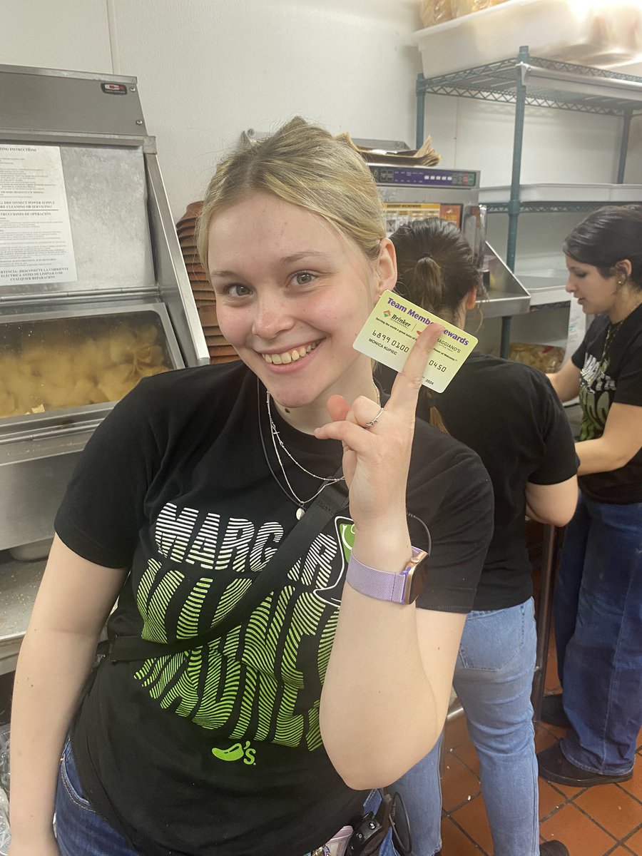 realjbrown's tweet photo. Two more TMs hitting 90 days at Arlington Heights! Monica and Mitchell. Always with the energy these two! #ChilisLove 🌶️ @ckouzmanoff1  @Chilis @kdhochman https://t.co/vRveanxe24