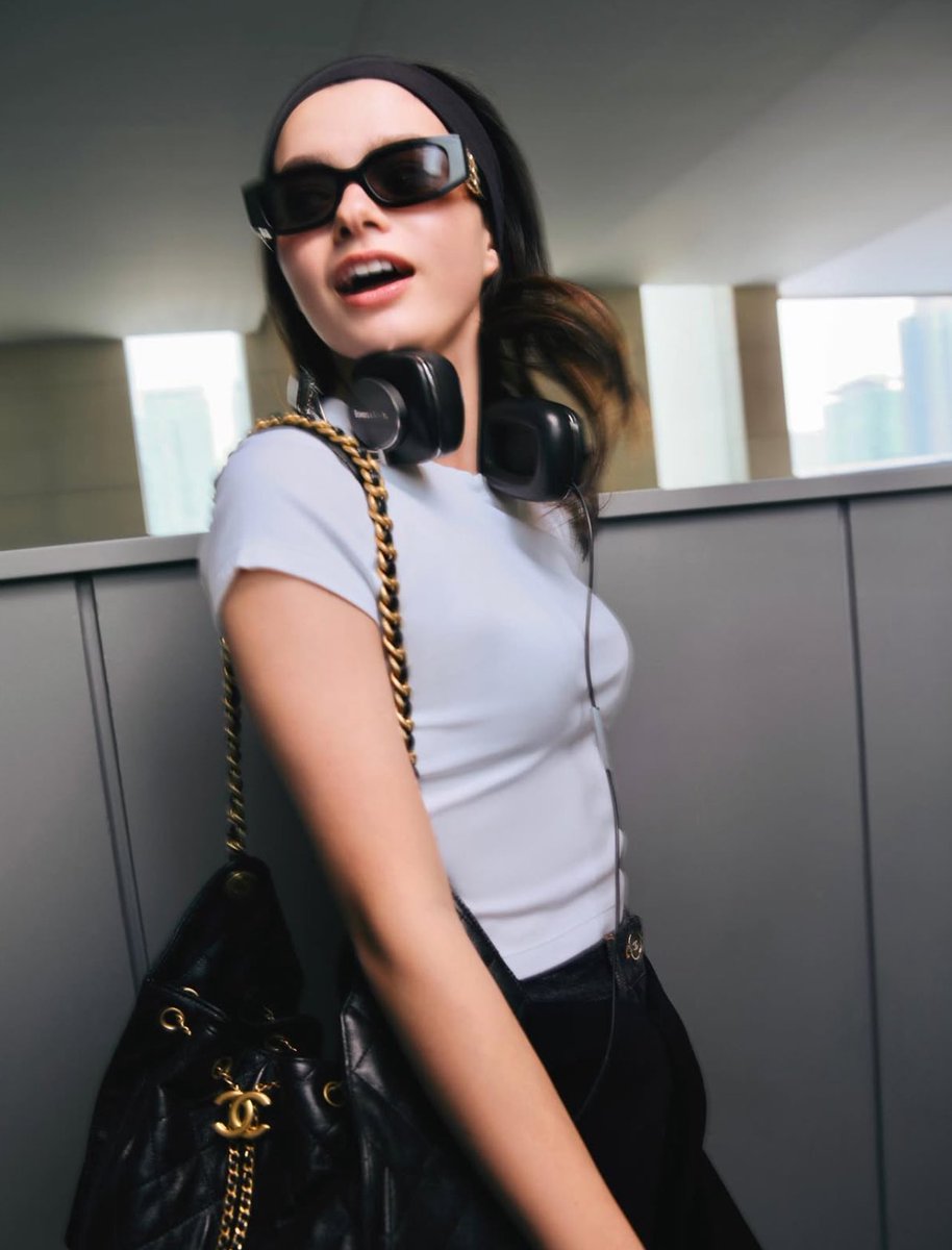 𝑷𝒂𝒓𝒊𝒔 𝒂𝒘𝒂𝒊𝒕𝒔 🎧 ✈️🖤 <a href="/AngelssBecky/">Becky Armstrong</a> <a href="/CHANEL/">CHANEL</a> 

#beckyarmstrong #CHANELFallWinter2025 #beckysangels‌ <a href="/beckyfanclub05/">BECKY OFFICIAL</a>