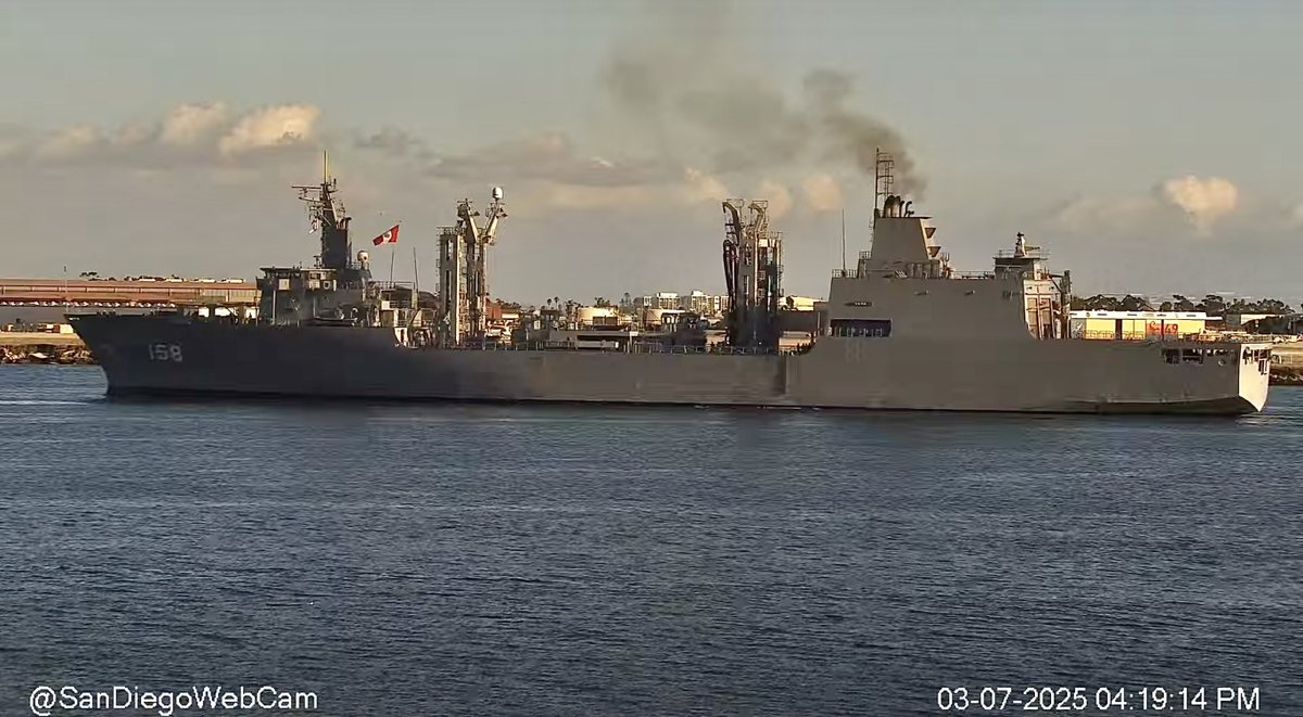 WarshipCam's tweet photo. Peruvian Navy Amsterdam-class replenishment ship BAP Tacna (ARL-158) coming into San Diego - March 7, 2025 #baptacna #arl158

SRC: YT- SanDiegoWebCam https://t.co/jImhGNA41U