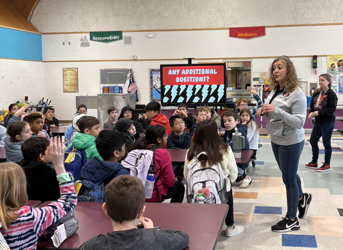 ErinKelleyMay's tweet photo. Thank you to Lufkin Road Middle School for visiting our fifth graders to get them excited about middle school! Ms. Hanna got our students so pumped for the transition!⚡️ ⚡️ ⚡️ @EHannaPSU @lufkintweets @OliveChapelElem https://t.co/fYSKfFEo9u