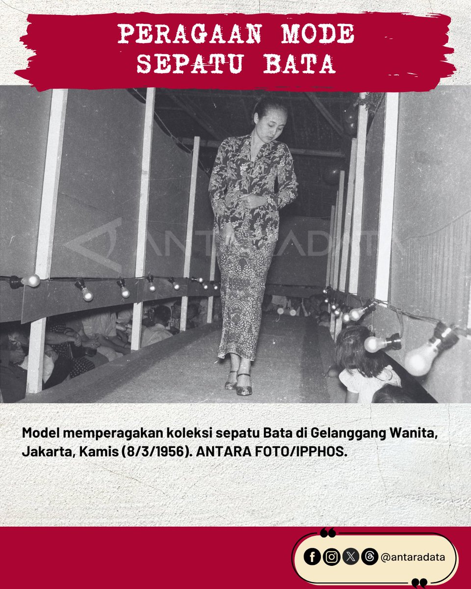 AntaraData's tweet image. Arsip foto 8 Maret 1956 menampilkan peragaan mode sepatu Bata di Gelanggang Wanita, Jakarta.

Seperti terlihat dalam foto, model memperagakan sepatu di atas panggung yang dipasang tirai dan menyisakan ruang di bagian bawah.

Selengkapnya:
s.id/iv59w