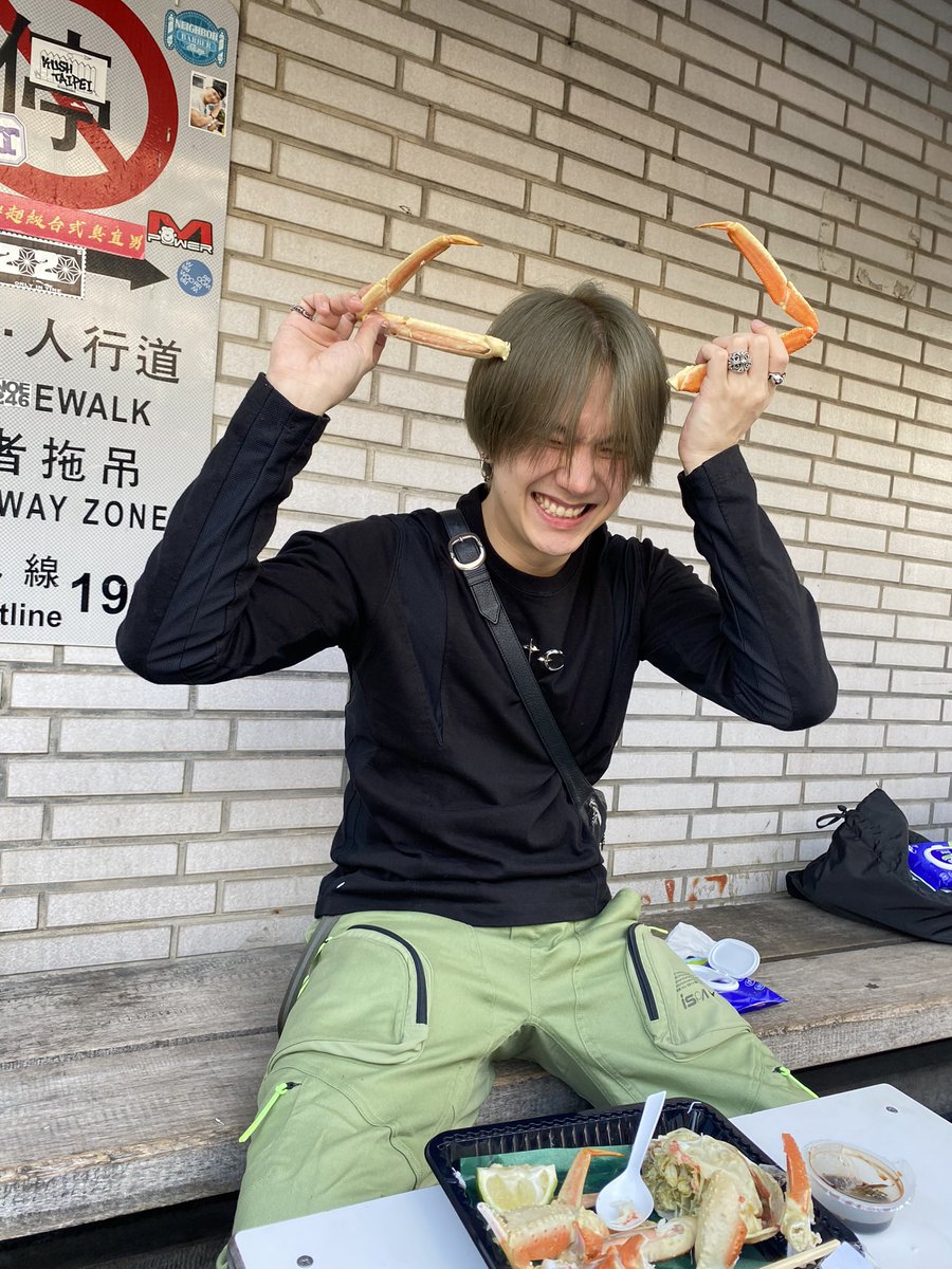Build_FamilyFC's tweet photo. กู้ดมอนิ่งงง อย่าลืมหาของอร่อยๆทานกันนะค้าบ 
~กินปูกะปมมั๊ยงับบบบ 🦀 Have a good day today ☺️😘😍💙✨

#BuildJakapan @JakeB4rever 
#Beyourluve https://t.co/TbOY9vnLL2