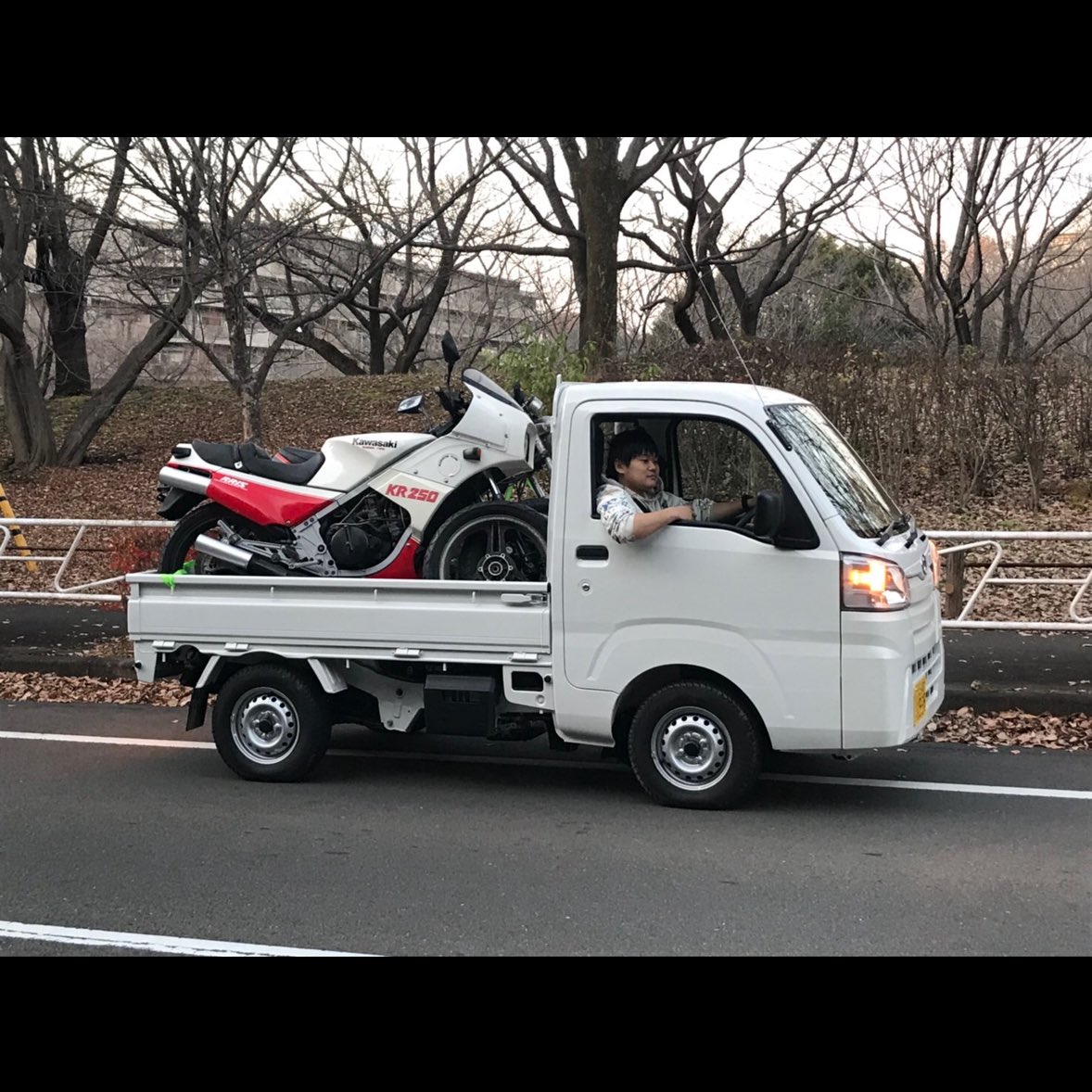 CL50BOAT's tweet image. コイツで、参加しても良いのですか…？(震え)

…無名のタンデムツインレーサー #KR250 🥲

 #みんなで守ろう旧車レプリカ